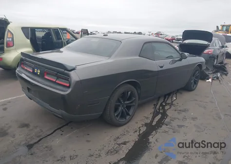 2018 Dodge Challenger Sxt z USA, uszkodzony, nr VIN 2C3CDZAG8JH288028